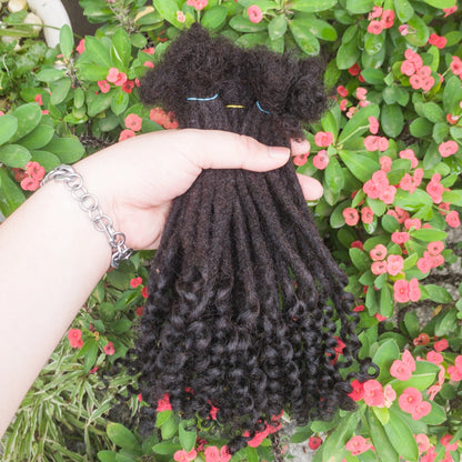 Locksify Afro Élégance Curly Ends 0.4mm – 20 à 30cm – Lot de 10 extensions